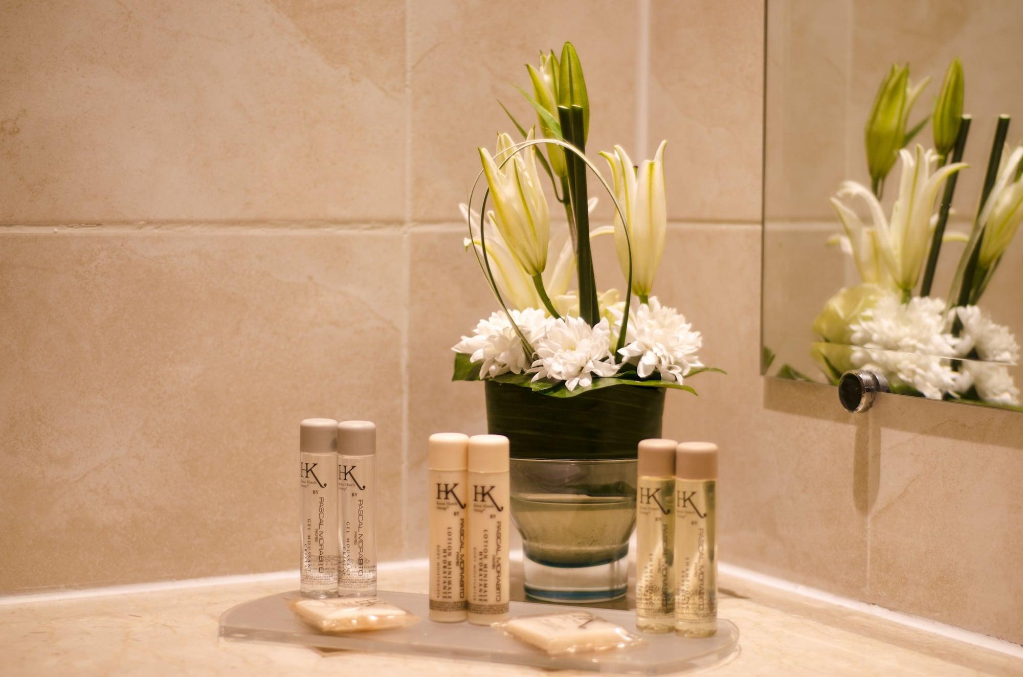 מלון מרקש Kenzi Farah מראה חיצוני תמונה A selection of the hotel's amenities