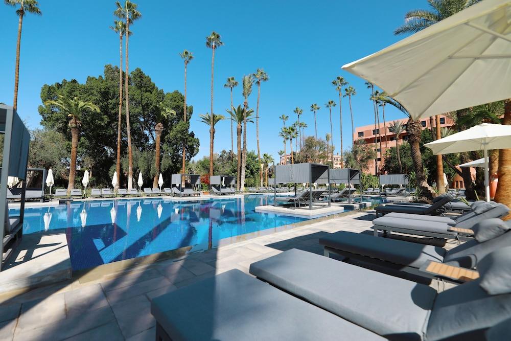מלון מרקש Kenzi Farah מראה חיצוני תמונה The pool at the hotel